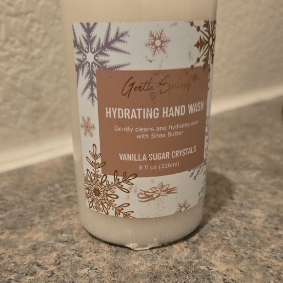 Gentle splash Other - Cream Hand Soap with Elegant Winter Design Vanilla And Sugar Crystals New
